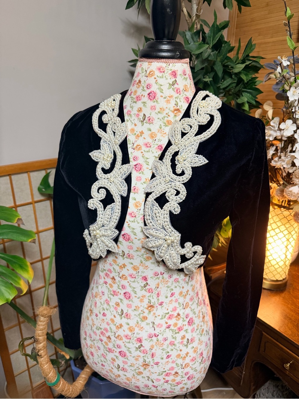 ✨ Vintage 90s Scott McClintock Petites Beaded Velvet Bolero Shrug Jacket ✨